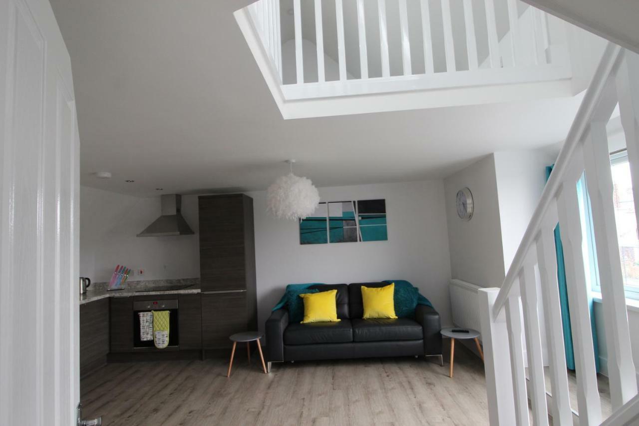 2 Serviced Apartments In Childwall-South Liverpool - Each Apartment Sleeps 6 外观 照片